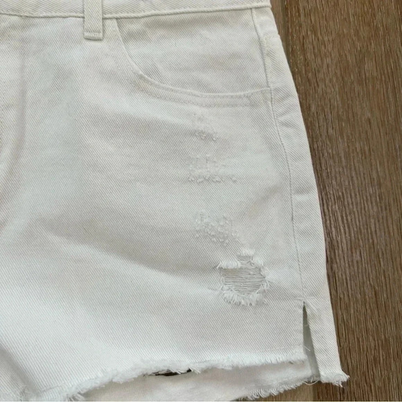 Honey Punch Women's Distressed Frayed Hem White Jean Shorts Size L NWT - Picture 3 of 10